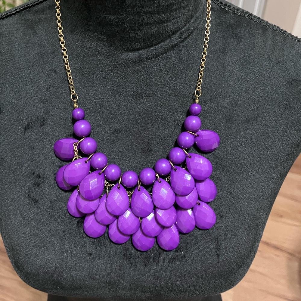 🔥🔥  Purple acrylic statement necklace